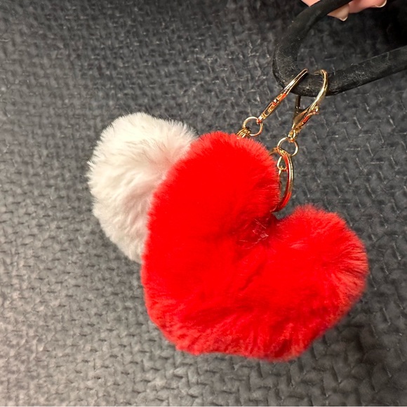 Fluffy heart bag charm - Picture 2 of 3